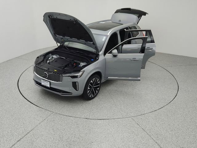 New 2026 Volvo XC90 B6 Plus w/ Protection Package Premier image 17