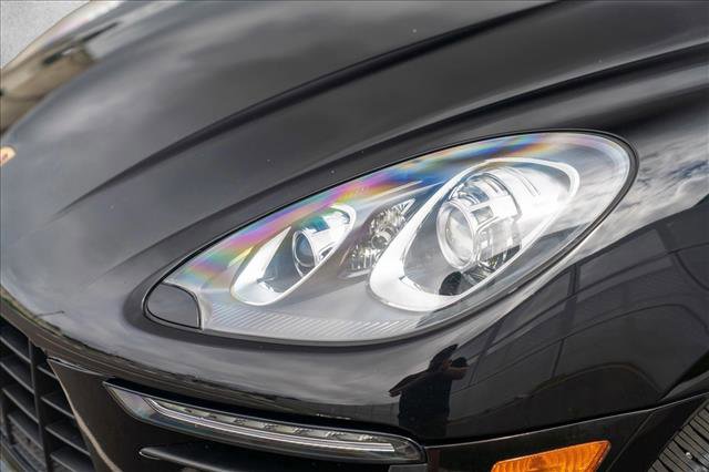 Certified 2018 Porsche Macan AWD/4WD image 29