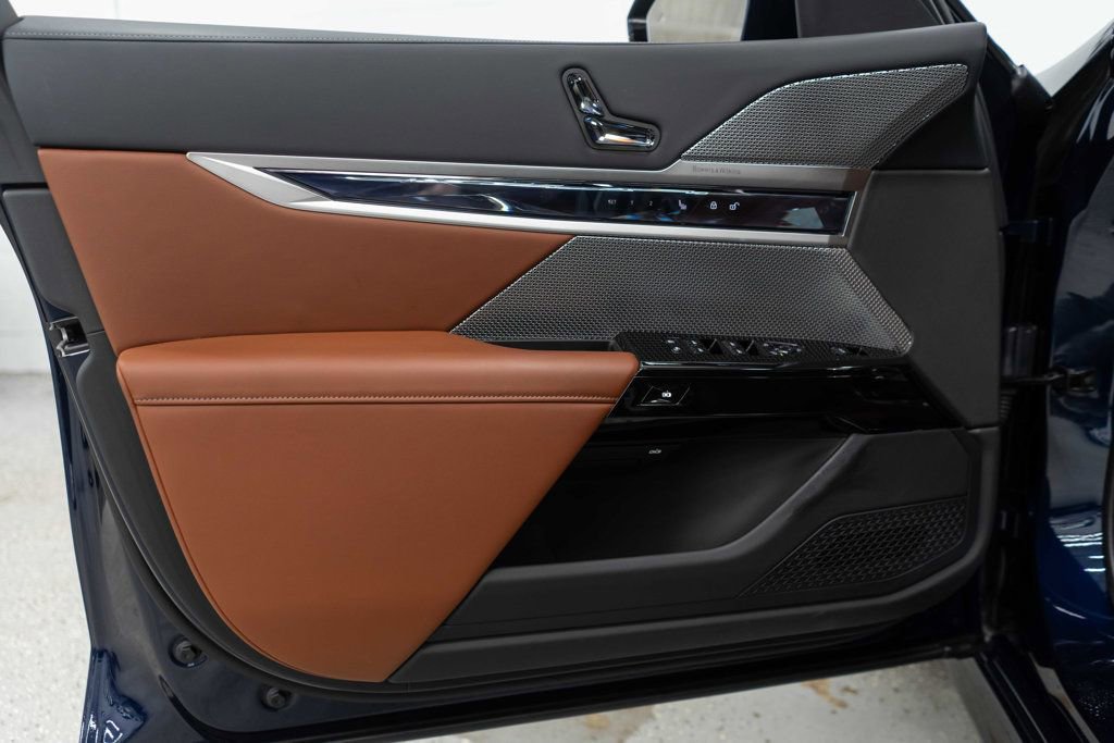 Used 2025 BMW 760i xDrive image 18