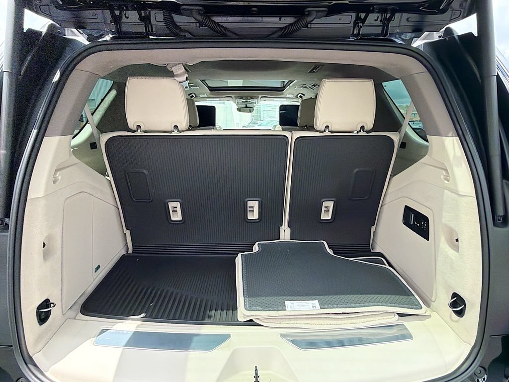 New 2026 Cadillac Escalade Platinum Sport w/ LPO, ONYX Package AWD/4WD image 29