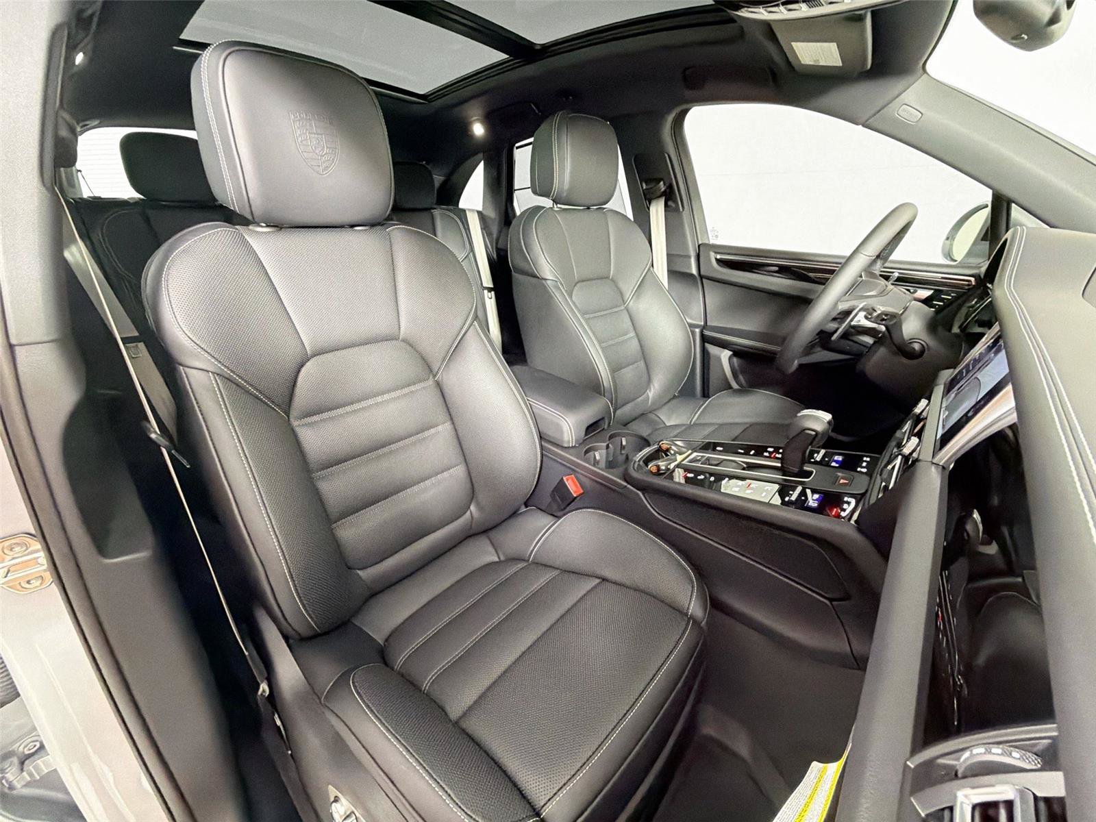 Certified 2025 Porsche Macan S AWD/4WD image 28