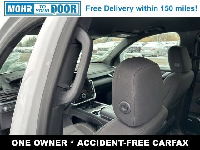 Used 2025 GMC Acadia Elevation image 30