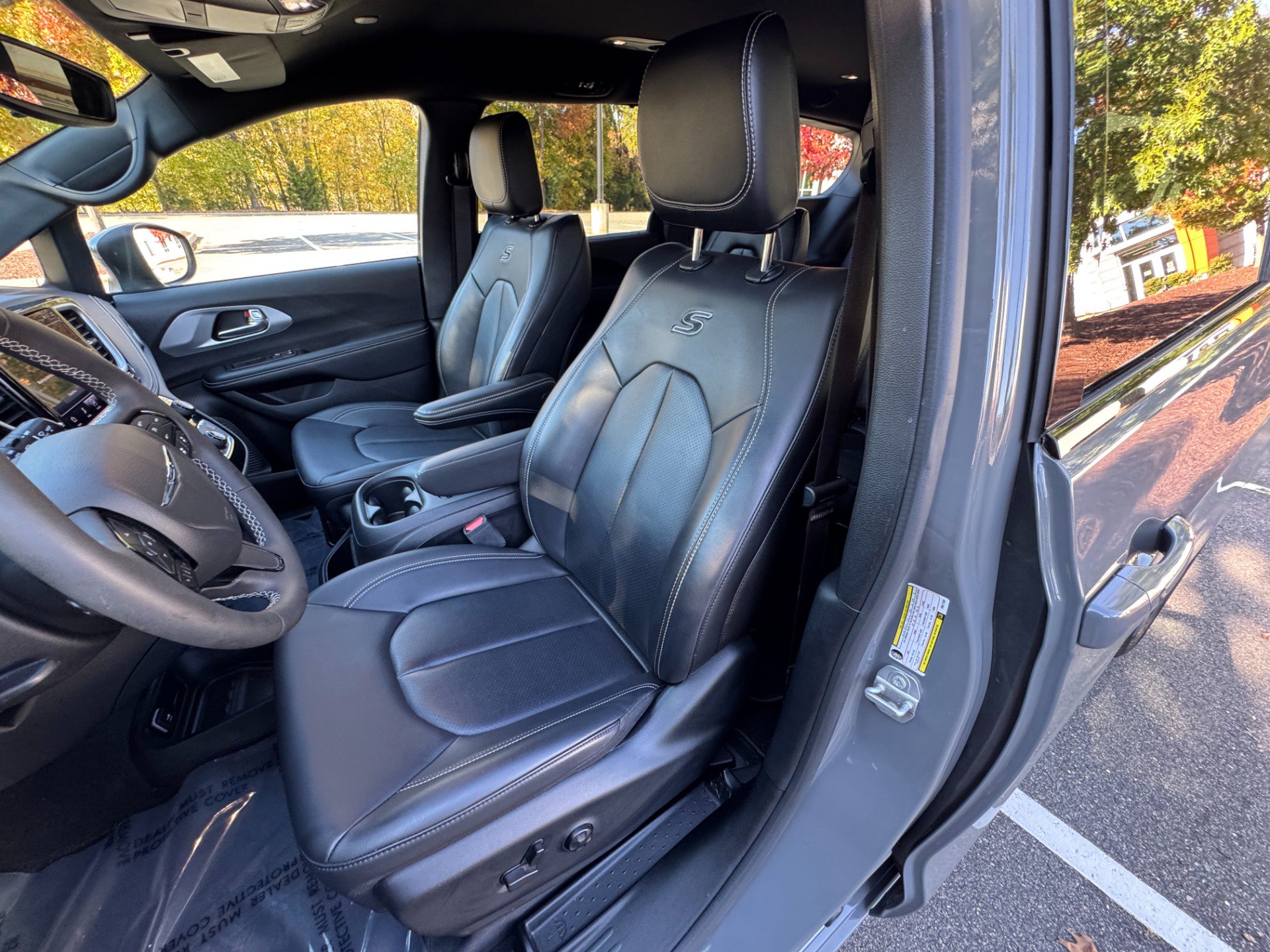 Used 2023 Chrysler Pacifica Touring-L w/ S Appearance Package image 22