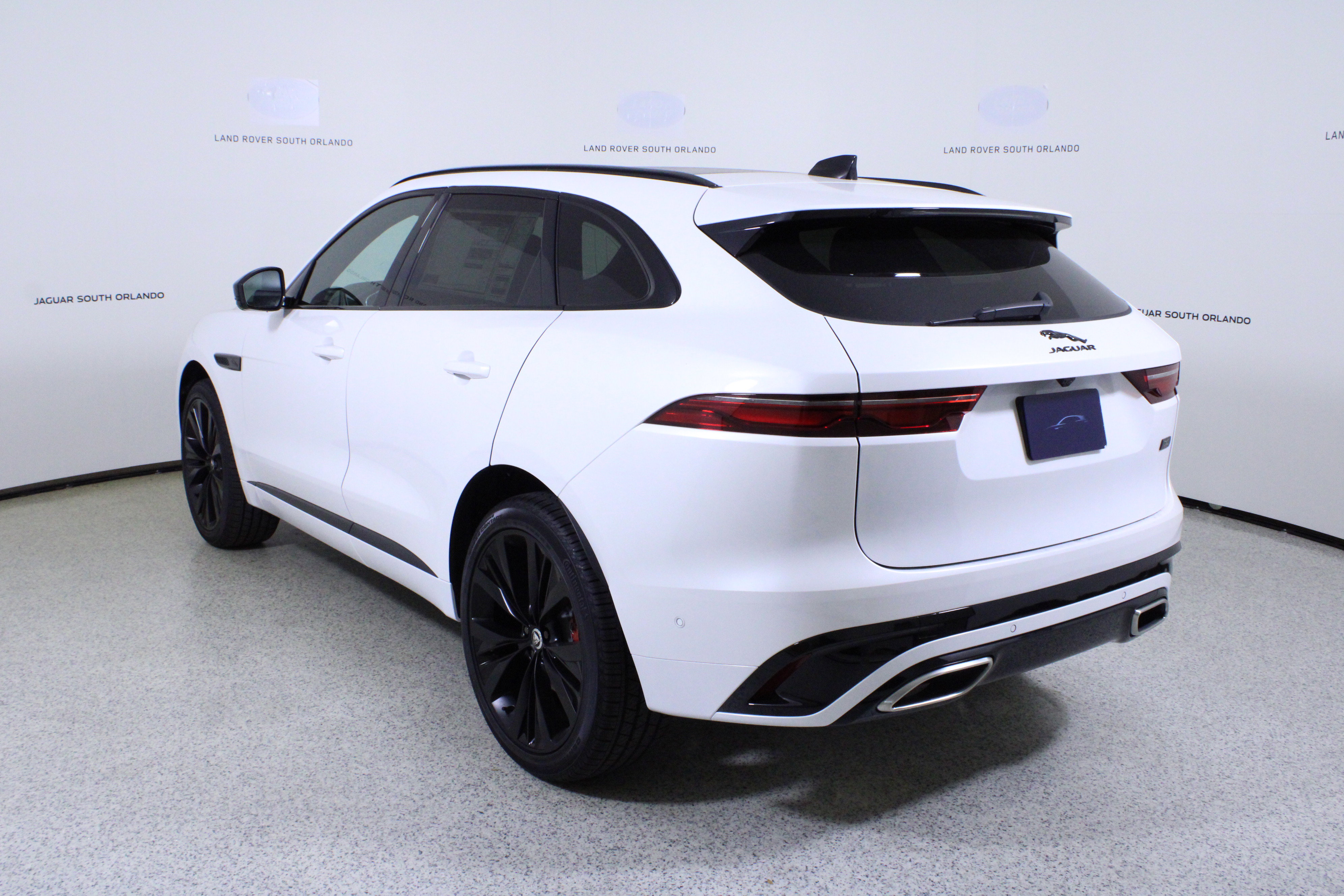 New 2026 Jaguar F-PACE R-Dynamic S image 5
