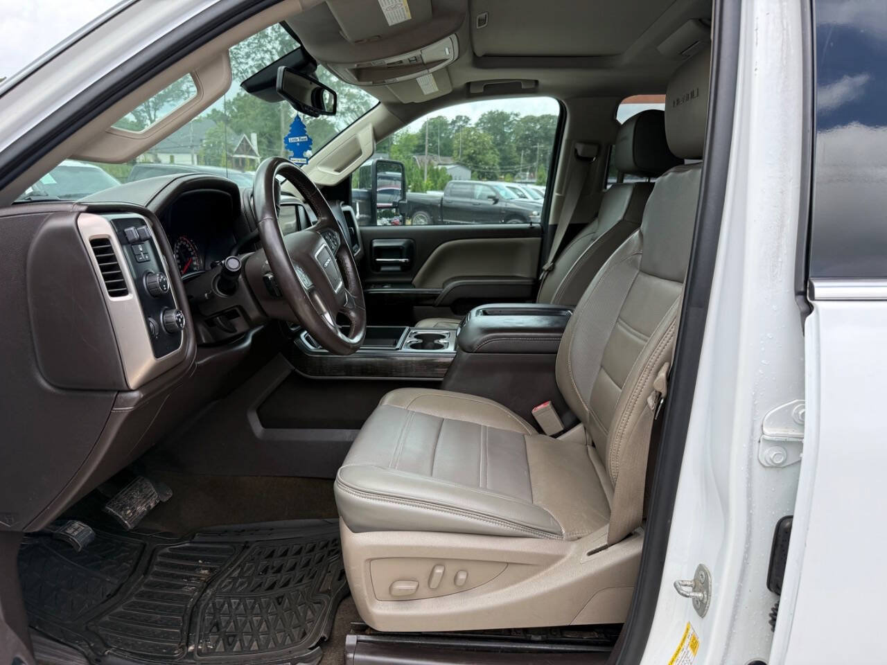 Used 2015 GMC Sierra 2500 Denali w/ Duramax Plus Package AWD/4WD image 12