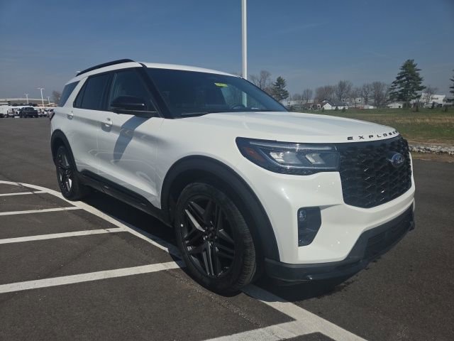 Used 2025 Ford Explorer ST AWD/4WD image 1