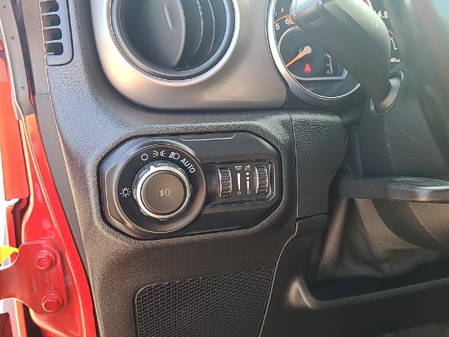 Used 2020 Jeep Wrangler Sport AWD/4WD image 14