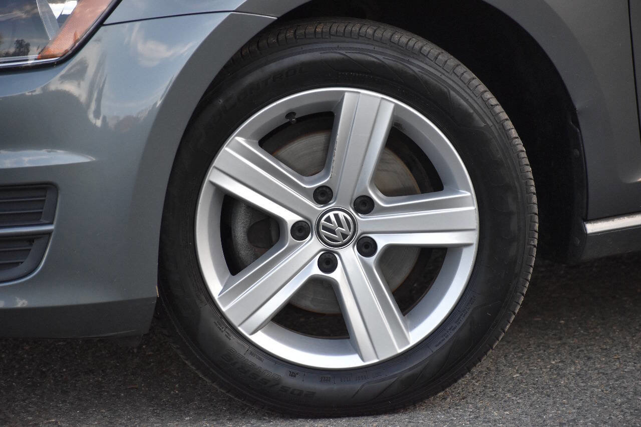 Used 2017 Volkswagen Golf S image 34