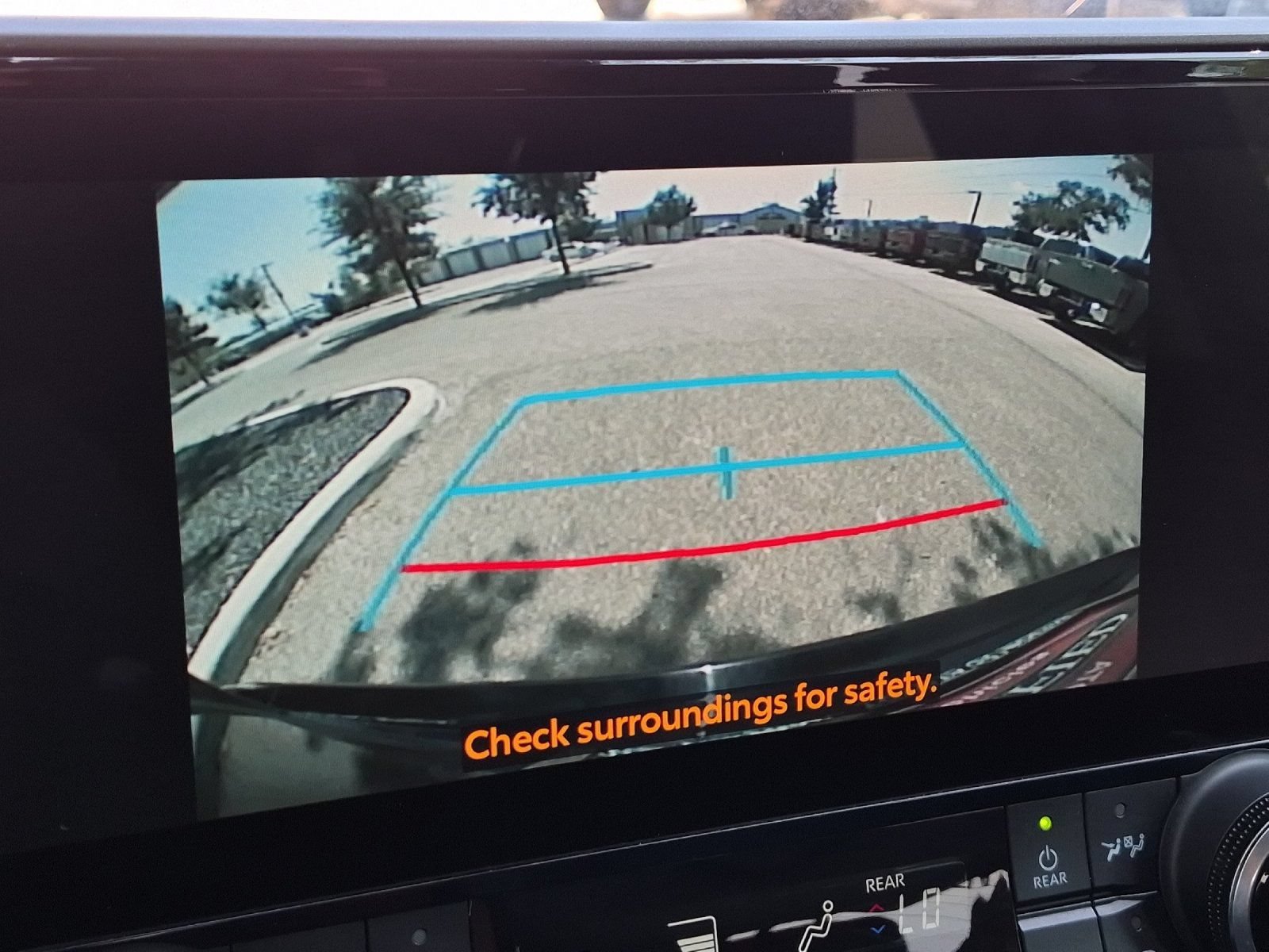 Used 2023 Toyota Highlander XLE FWD image 19