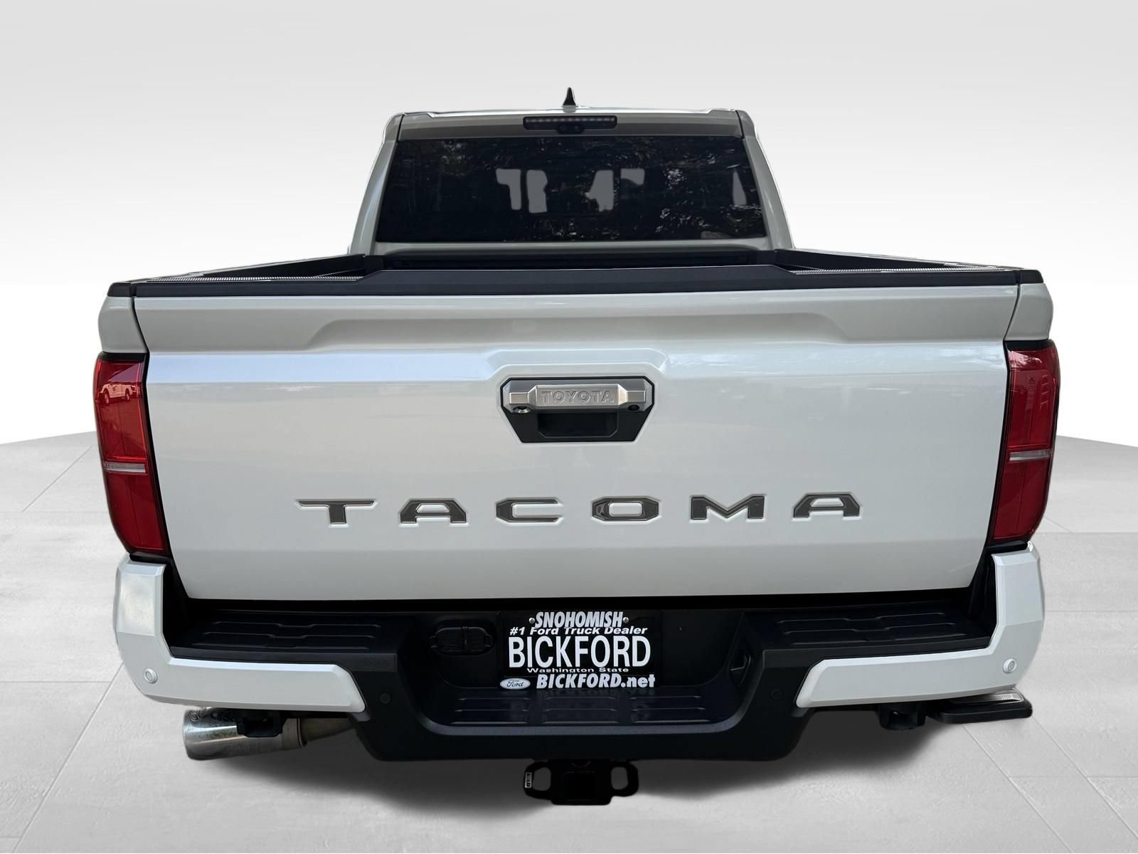 Used 2024 Toyota Tacoma Limited w/ Limited Package (LT) AWD/4WD image 6
