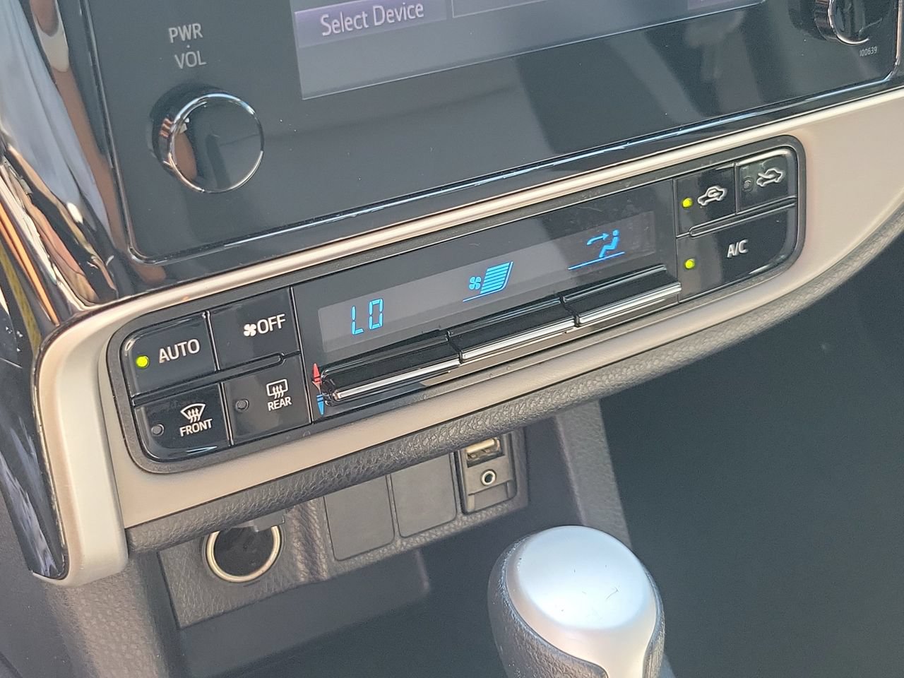 Used 2019 Toyota Corolla LE FWD image 26