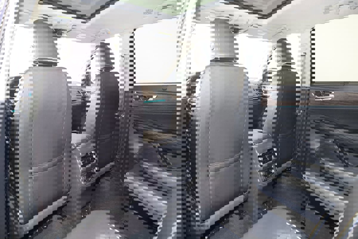 Used 2024 Volkswagen Atlas SEL Premium R-Line image 52