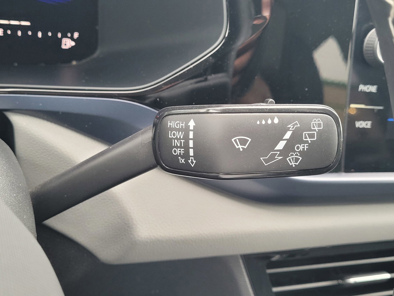 Used 2023 Volkswagen Taos SE image 26