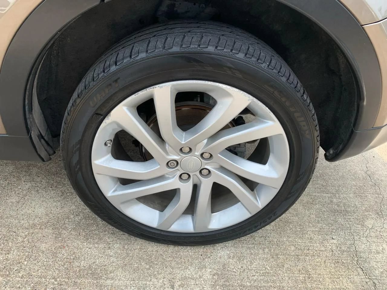 Used 2017 Land Rover Discovery Sport HSE AWD/4WD image 23