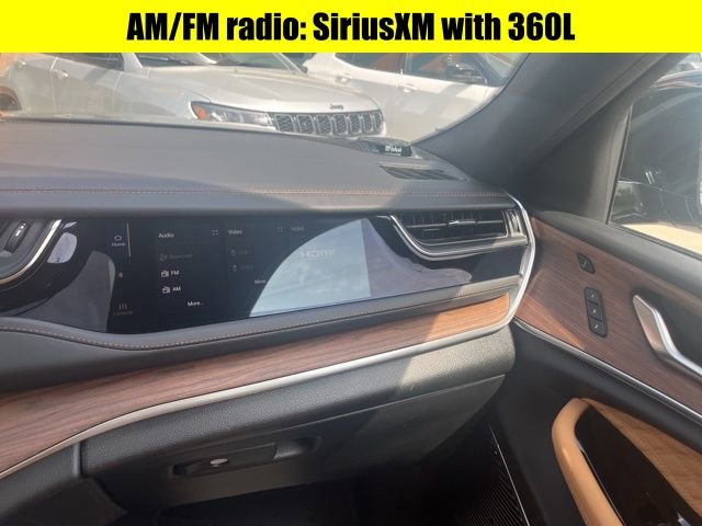 Used 2022 Jeep Grand Cherokee Summit w/ Luxury Tech Group V AWD/4WD image 14