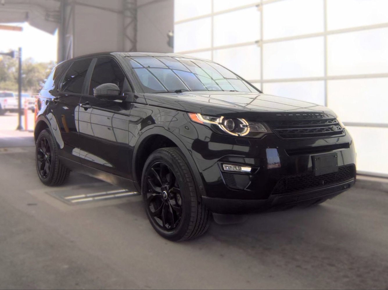 Used 2016 Land Rover Discovery Sport HSE Luxury AWD/4WD image 3