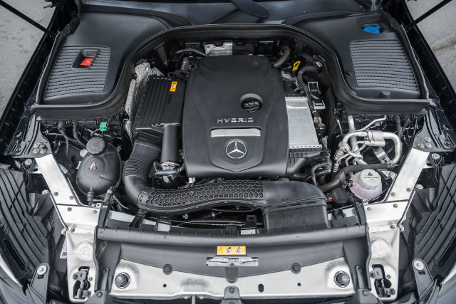 Used 2019 Mercedes-Benz GLC 350e 4MATIC w/ Premium Package image 20