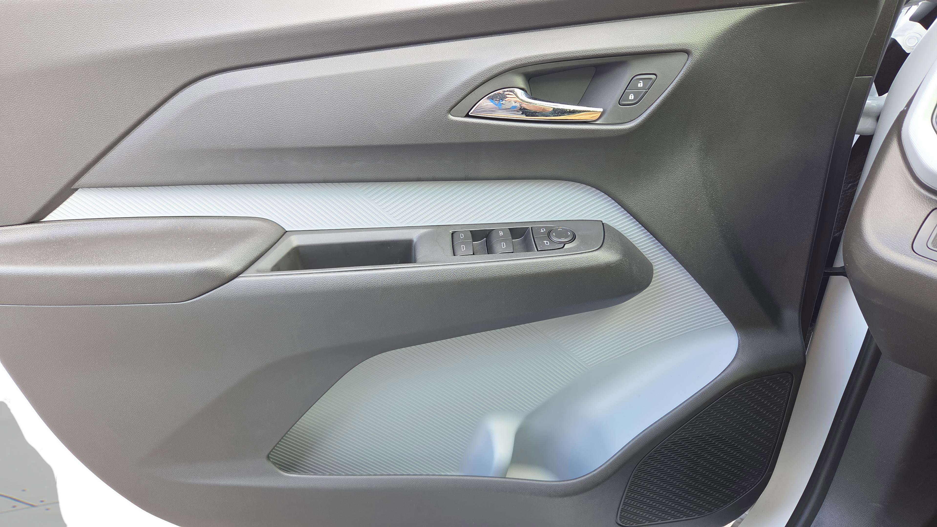 New 2027 Chevrolet Bolt LT w/ Comfort Package image 23