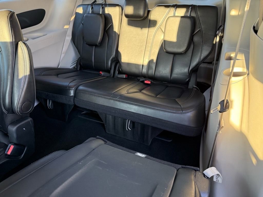 Used 2024 Chrysler Pacifica Touring-L image 13