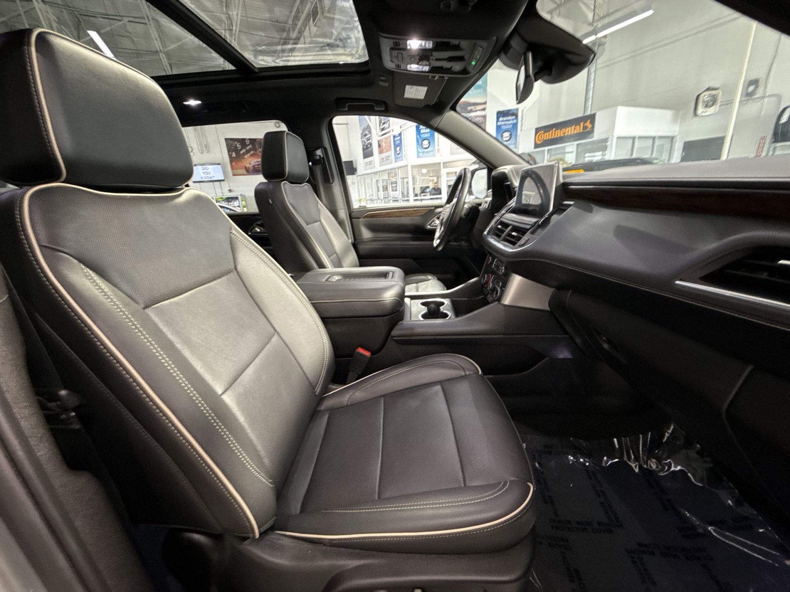 Used 2024 Chevrolet Suburban Premier AWD/4WD image 29