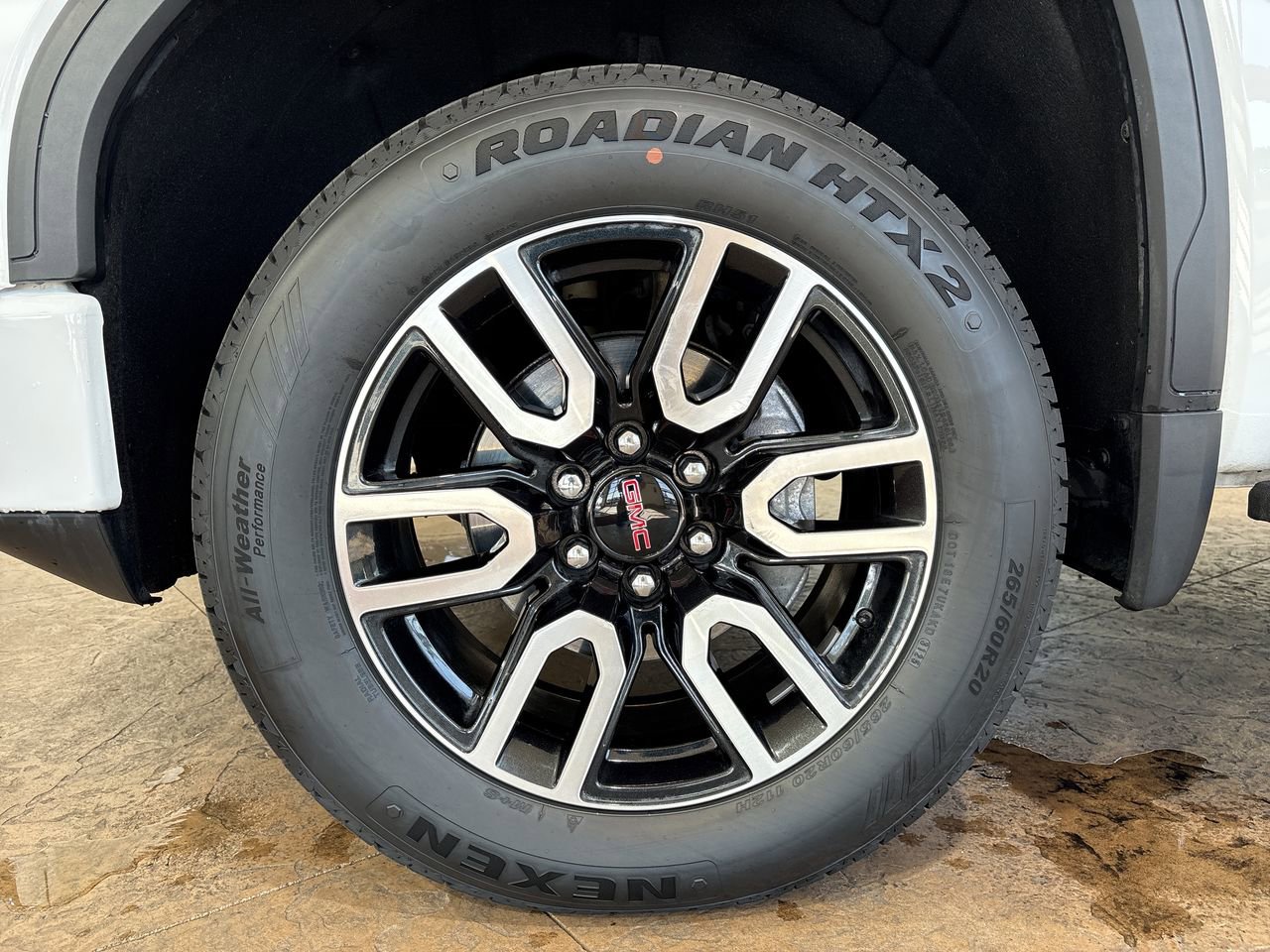 Used 2022 GMC Sierra 1500 AT4 w/ AT4 Premium Package image 10