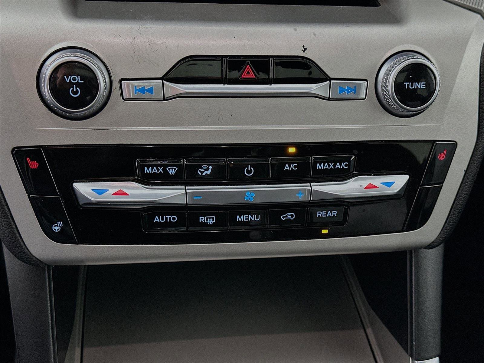 Used 2022 Ford Explorer XLT w/ Equipment Group 202A AWD/4WD image 9