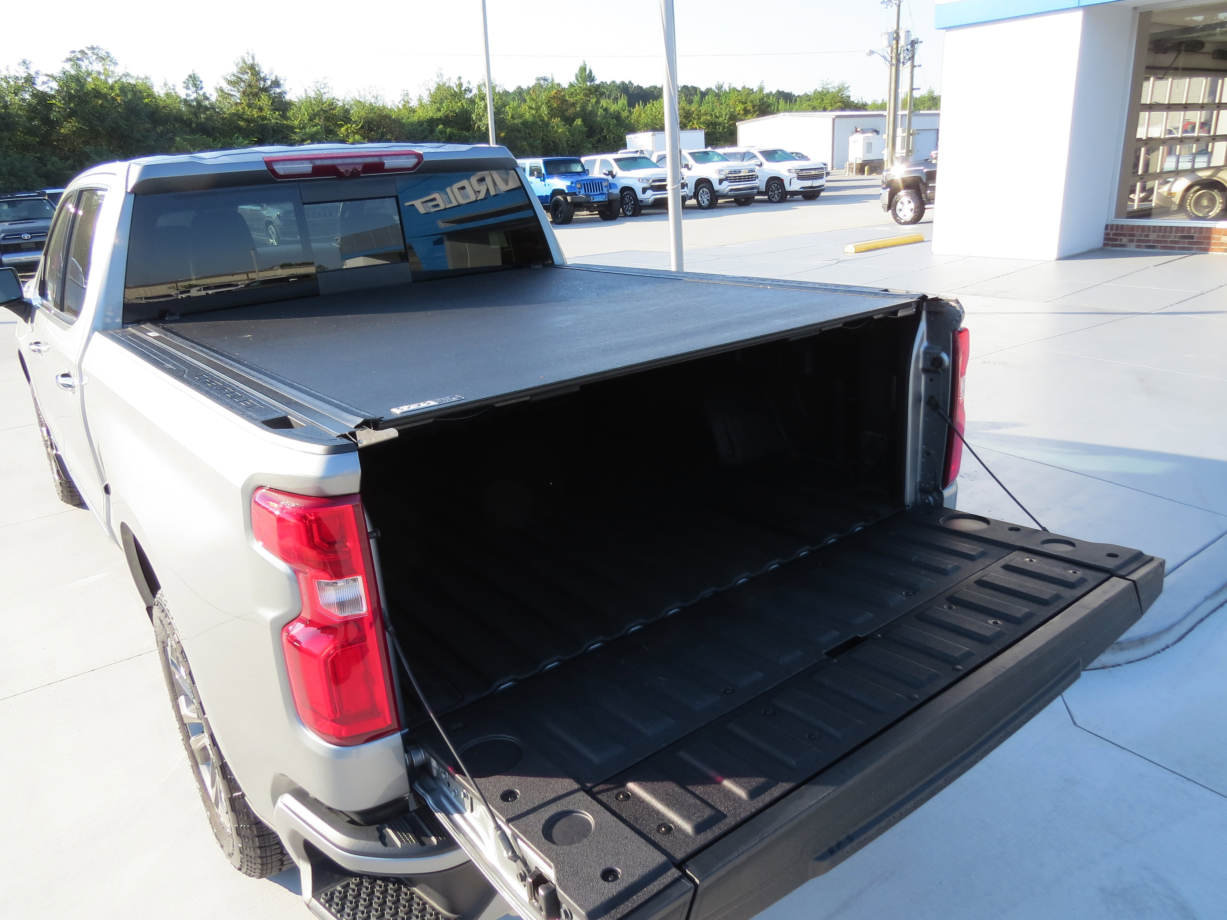 Used 2024 Chevrolet Silverado 1500 High Country w/ Technology Package AWD/4WD image 14