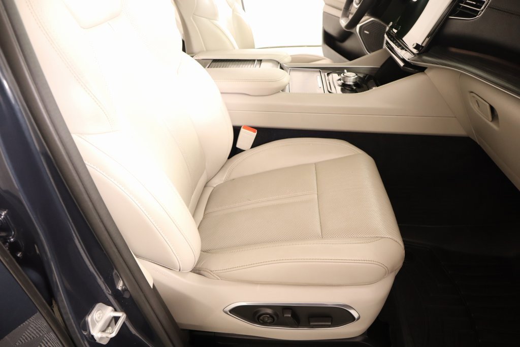 Used 2023 Jeep Wagoneer Series II w/ Flexible Seating Group image 15