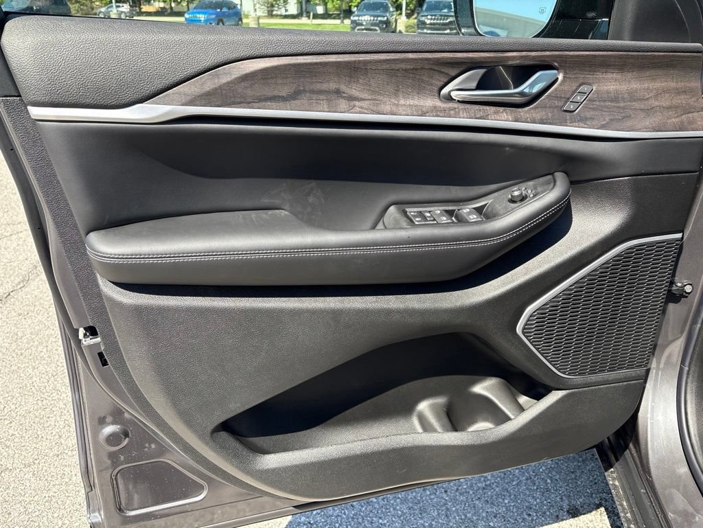 New 2026 Jeep Grand Cherokee L Limited w/ Luxury Tech Group II AWD/4WD image 8