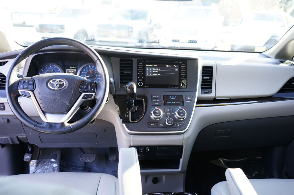 Used 2020 Toyota Sienna XLE w/ XLE Navigation Package image 20