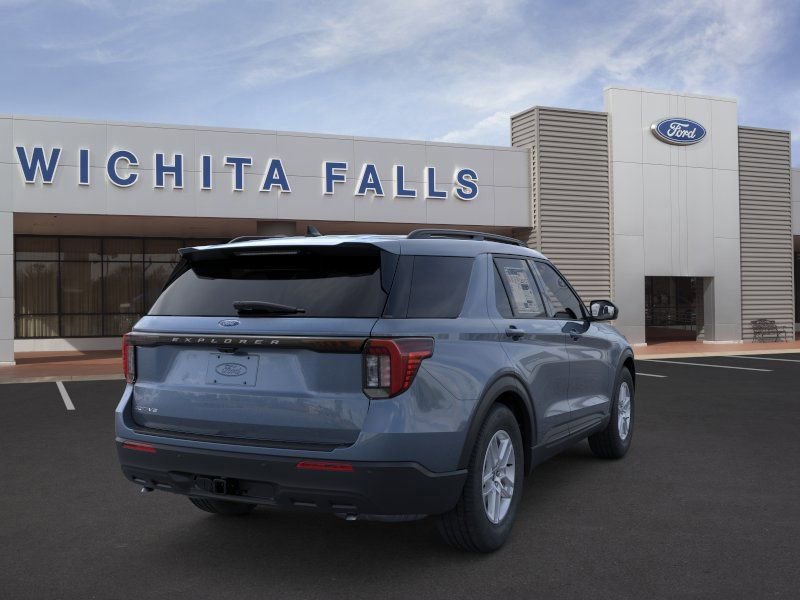 New 2026 Ford Explorer Active RWD image 8