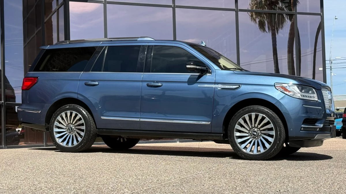 Used 2020 Lincoln Navigator Reserve w/ Luxury Package AWD/4WD image 16