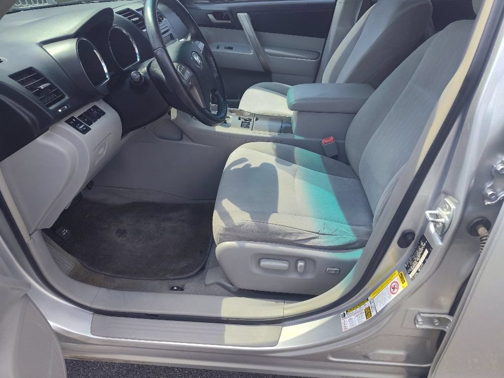 Used 2010 Toyota Highlander Sport w/ Extra Value Pkg 4 FWD image 9