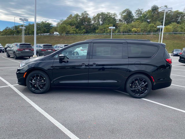 New 2026 Chrysler Pacifica Limited w/ S Appearance Package FWD image 3