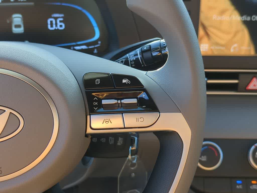 New 2026 Hyundai Elantra SE FWD image 24