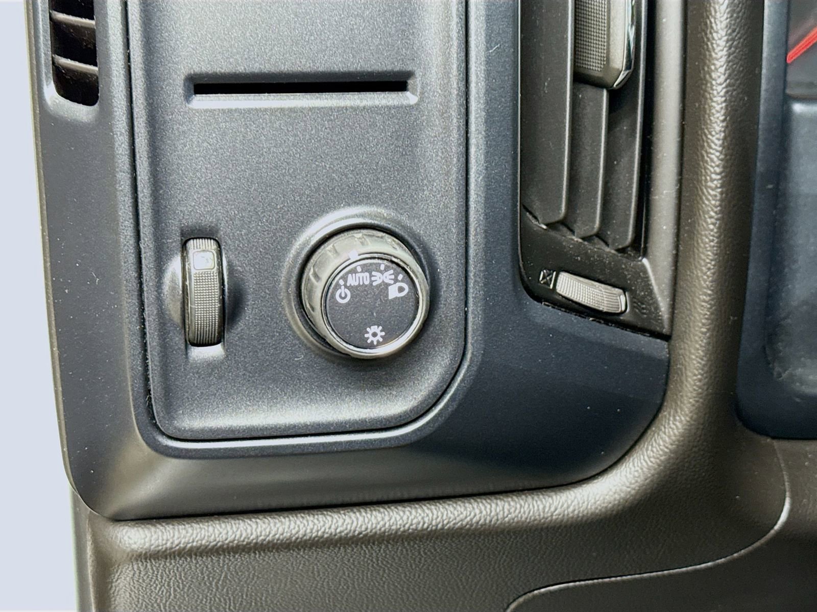 Used 2018 GMC Sierra 1500 2WD Regular Cab image 13