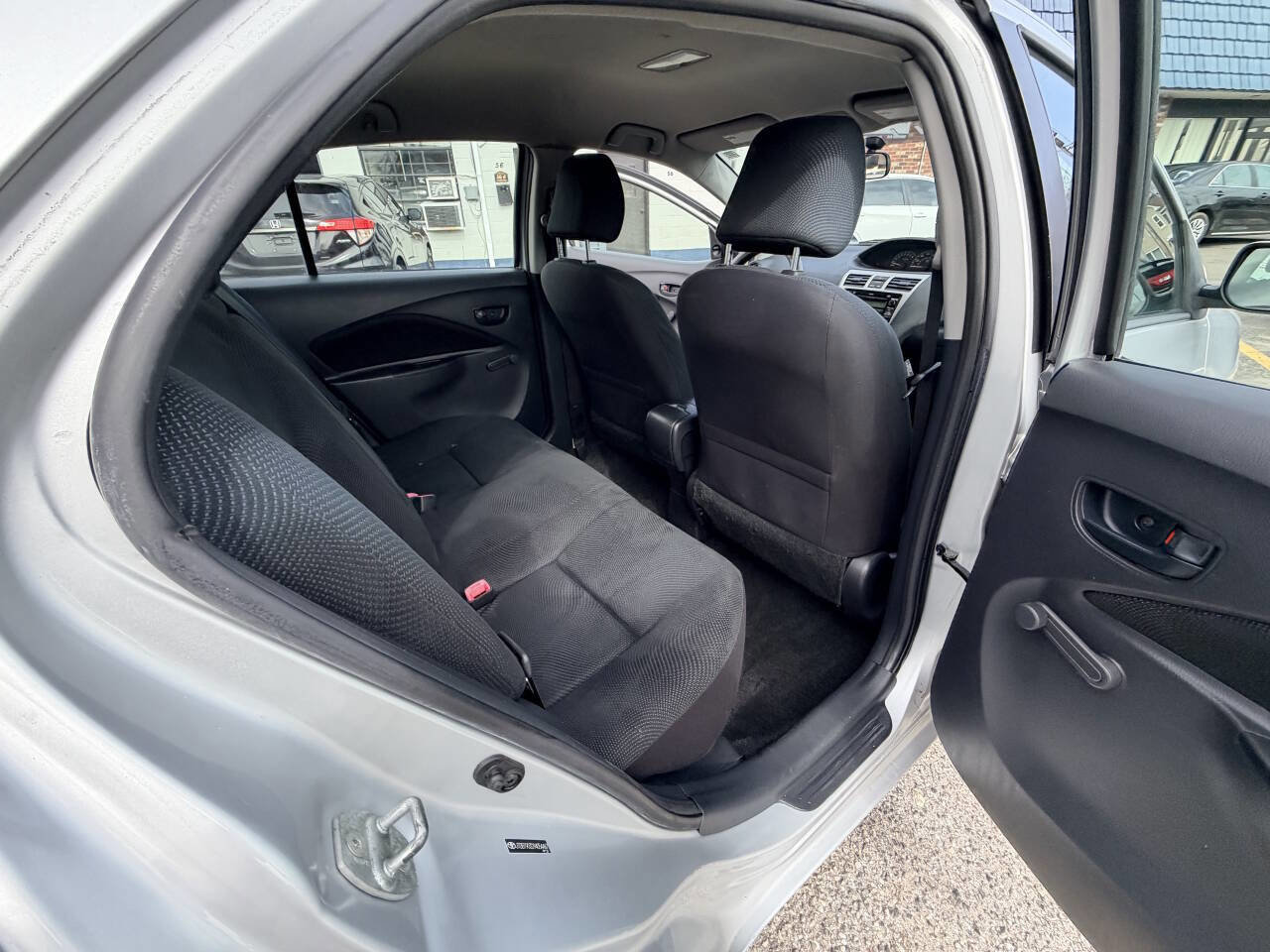 Used 2009 Toyota Yaris Sedan image 32