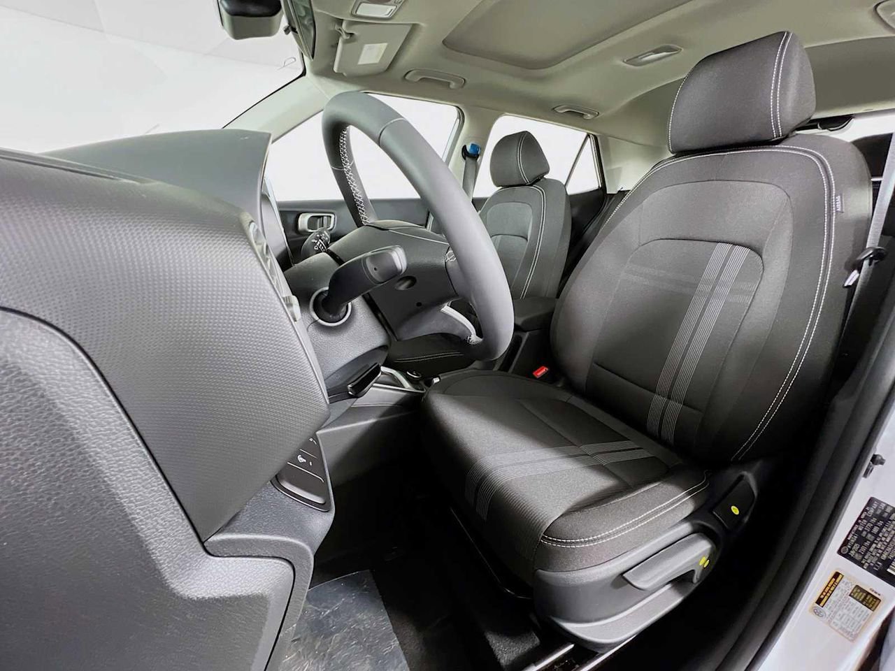 New 2025 Hyundai Venue SEL image 13