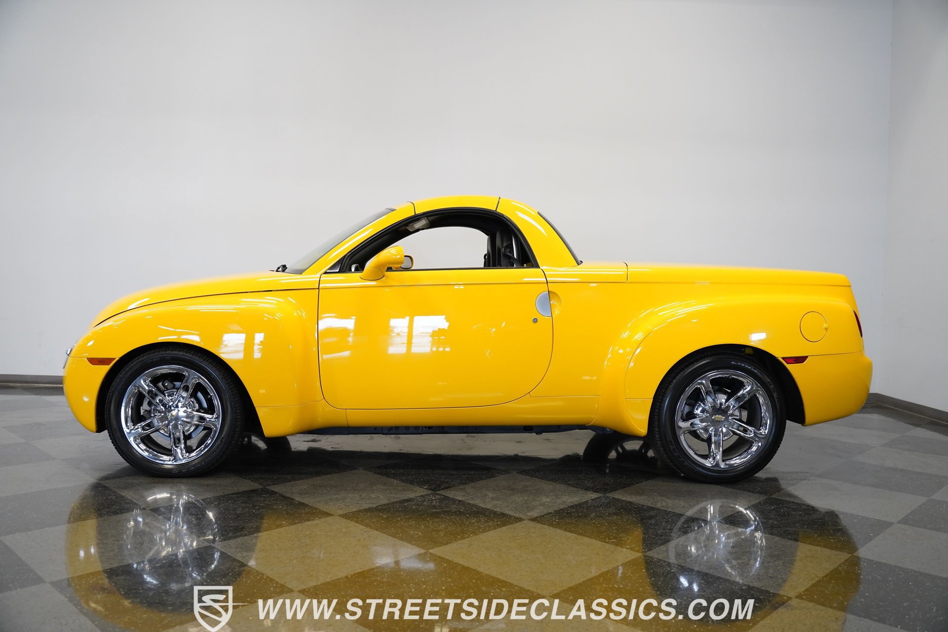 Used 2005 Chevrolet SSR w/ Preferred Equipment Group image 10