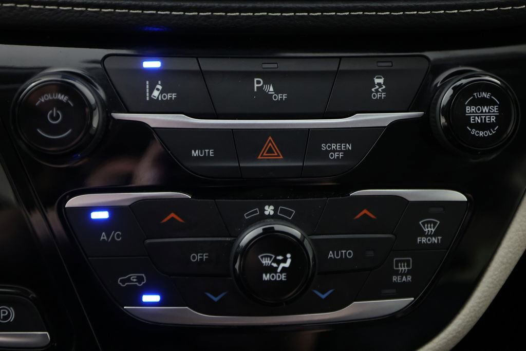 Used 2024 Chrysler Pacifica Select image 27