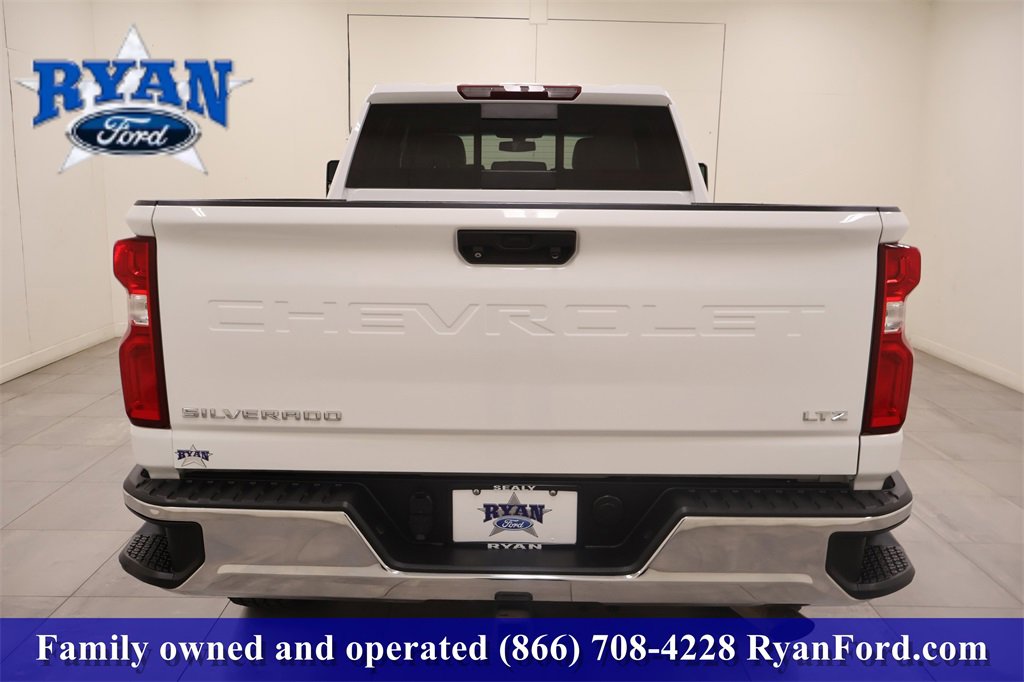 Used 2022 Chevrolet Silverado 2500 LTZ w/ LTZ Convenience Package image 4