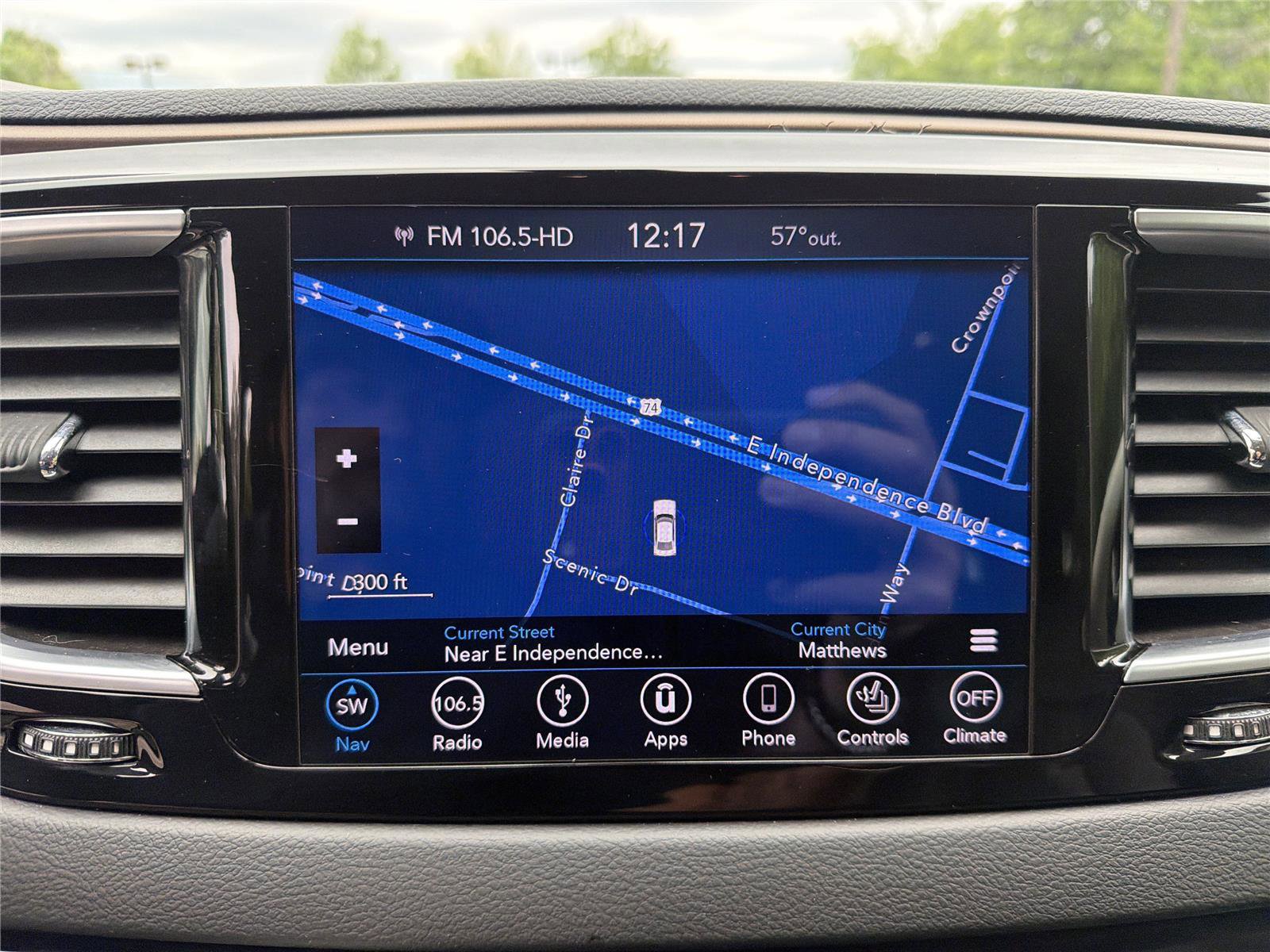 Used 2018 Chrysler Pacifica Touring-L Plus FWD image 6