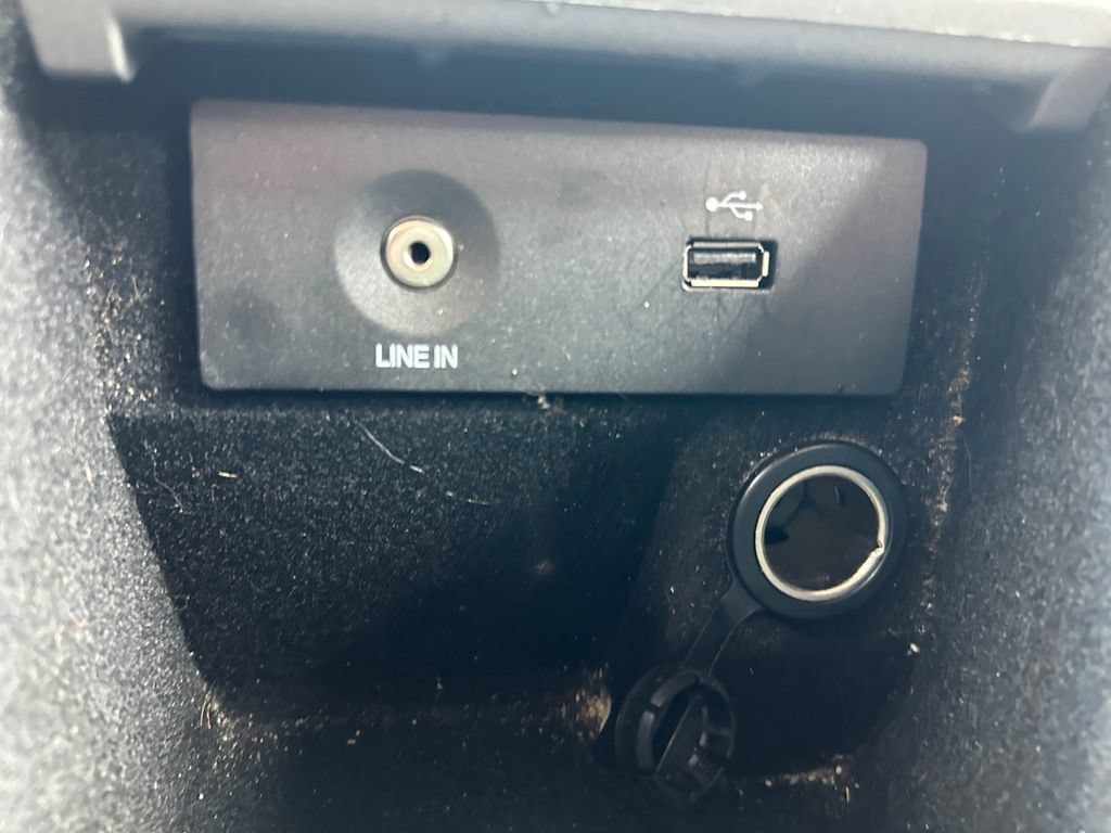 Used 2015 Ford Taurus SEL FWD image 23