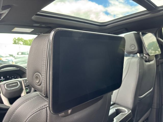 Used 2024 GMC Yukon Denali AWD/4WD image 16