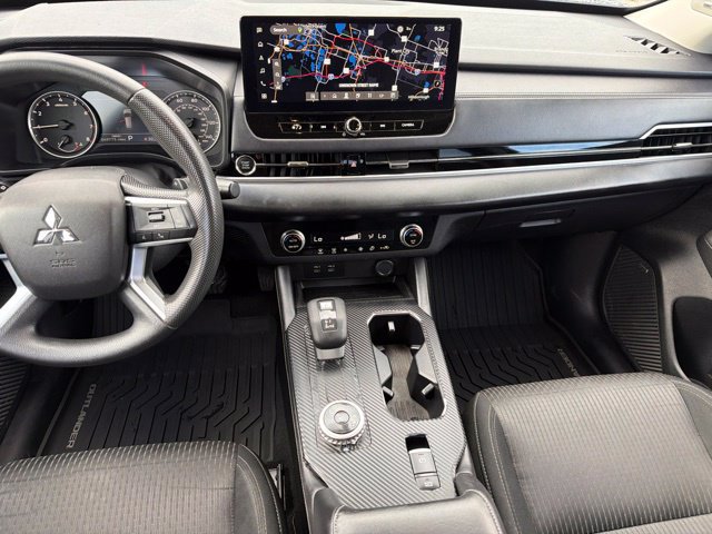 Used 2025 Mitsubishi Outlander ES FWD image 18