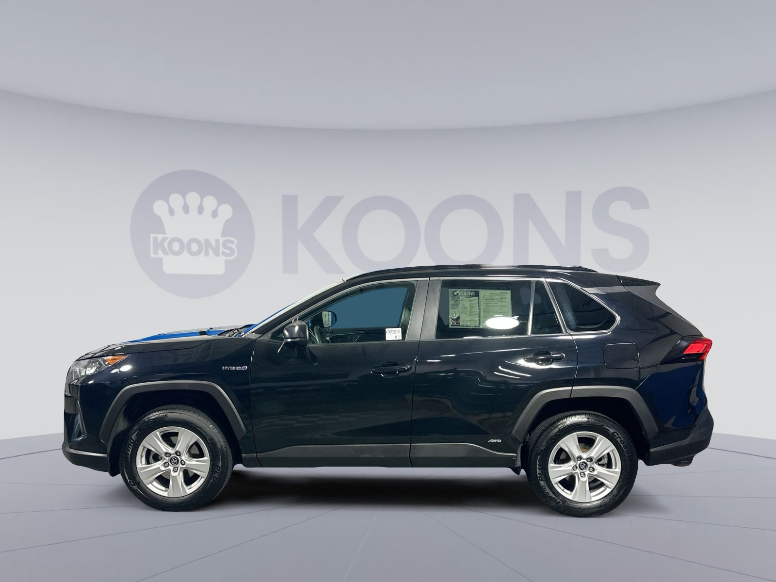 Used 2020 Toyota RAV4 LE image 2