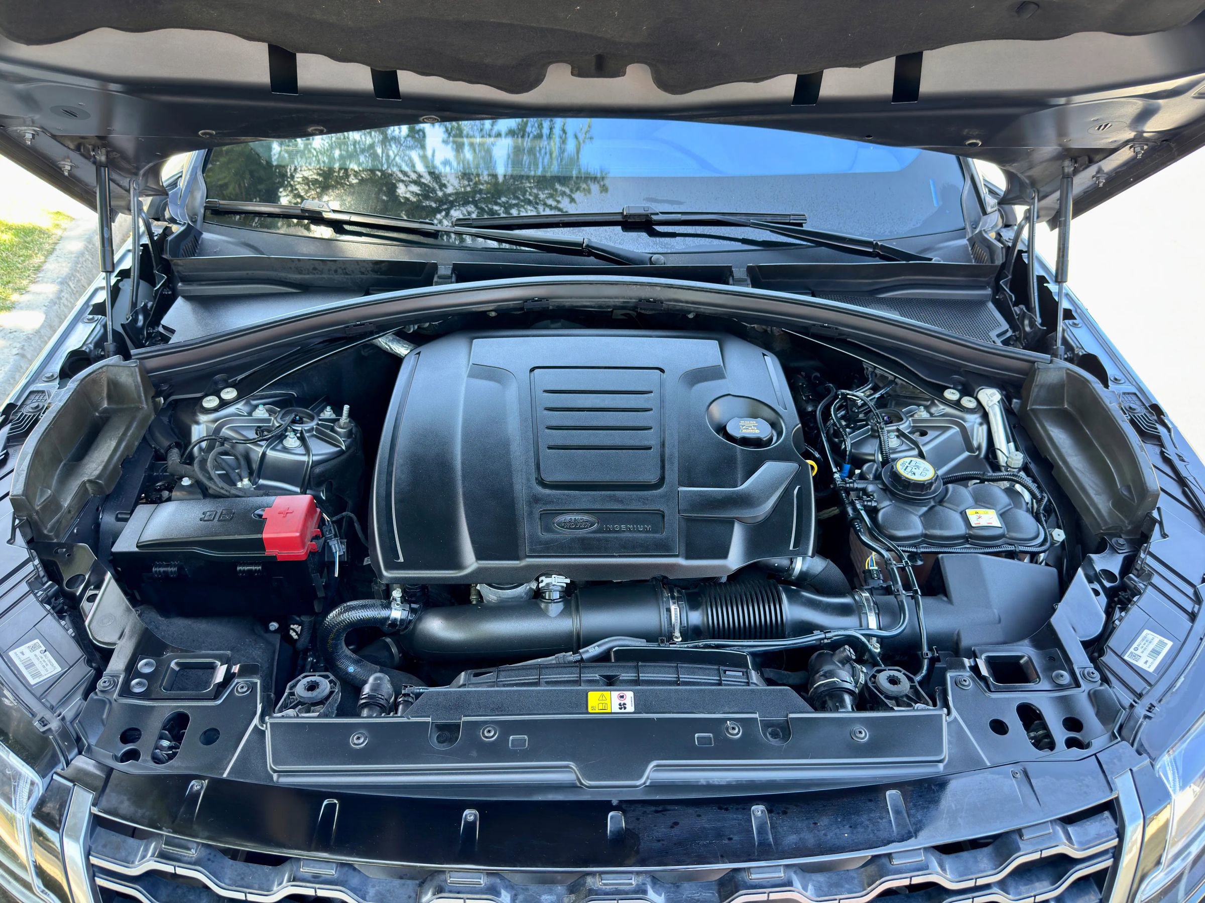 Used 2019 Land Rover Range Rover Velar R-Dynamic SE AWD/4WD image 20