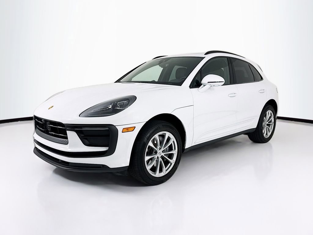 Certified 2024 Porsche Macan AWD/4WD image 1