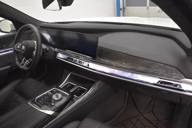 Used 2024 BMW 740i xDrive w/ Executive Package AWD/4WD image 18