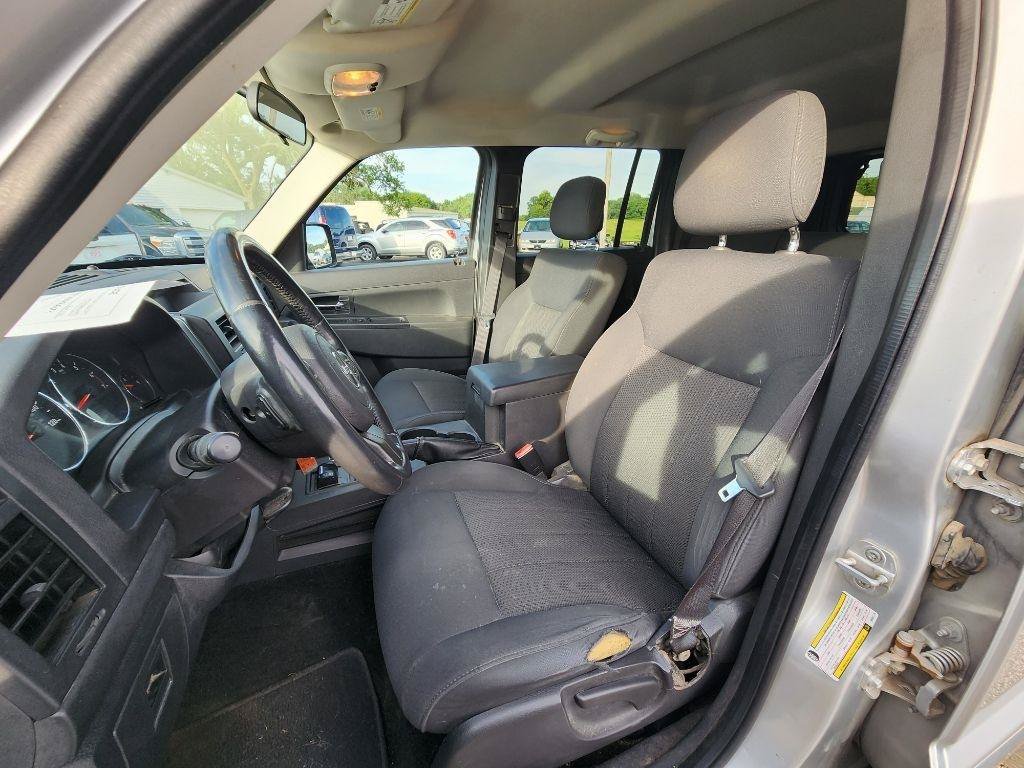 Used 2011 Jeep Liberty Sport AWD/4WD image 14